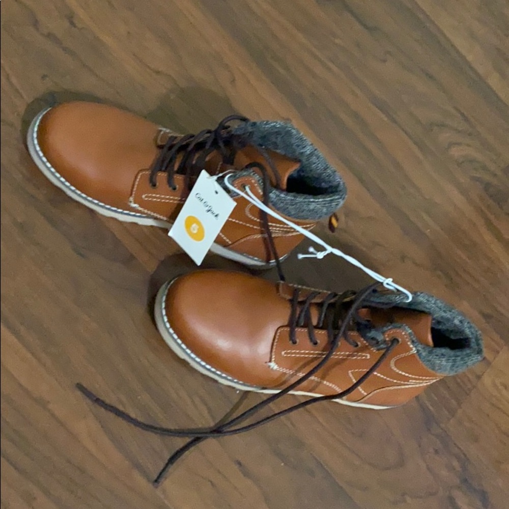 Never worn. In box. Lil boy size 5 boots